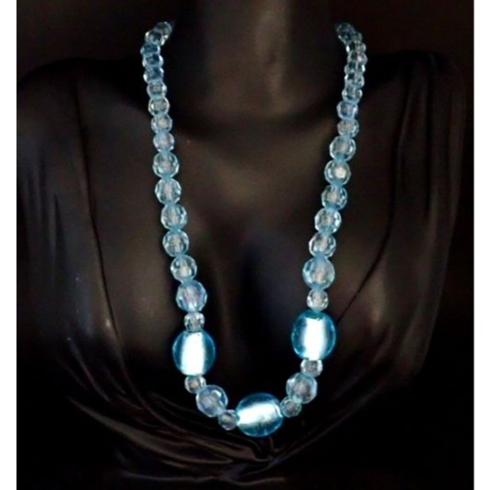 Blue Crystal Glass Graduated Chocker Necklace Vintage MCM 15"